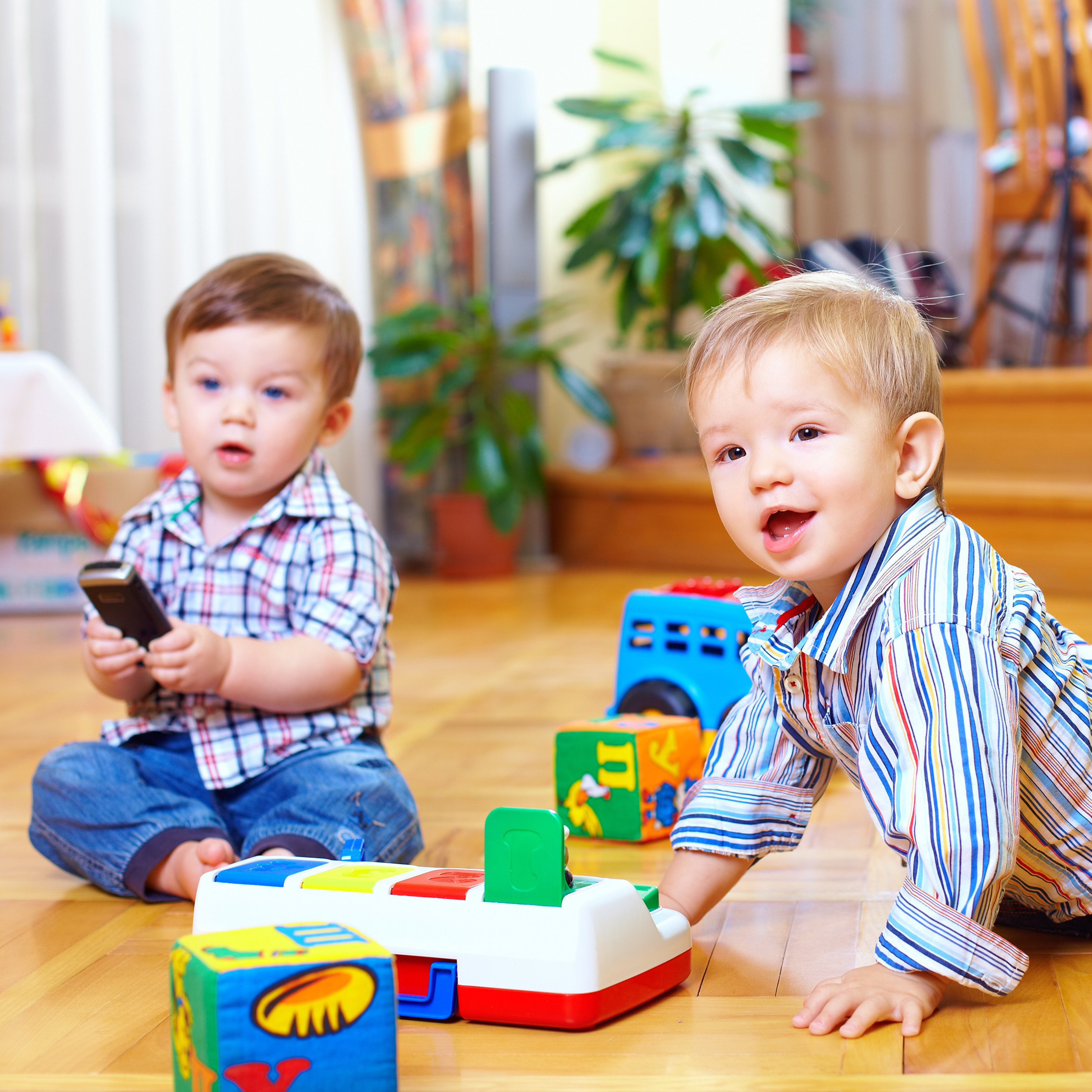Steckregal Kinderzimmer mit Motiv-Türen Kunststoff Stecksystem Kleiderschrank