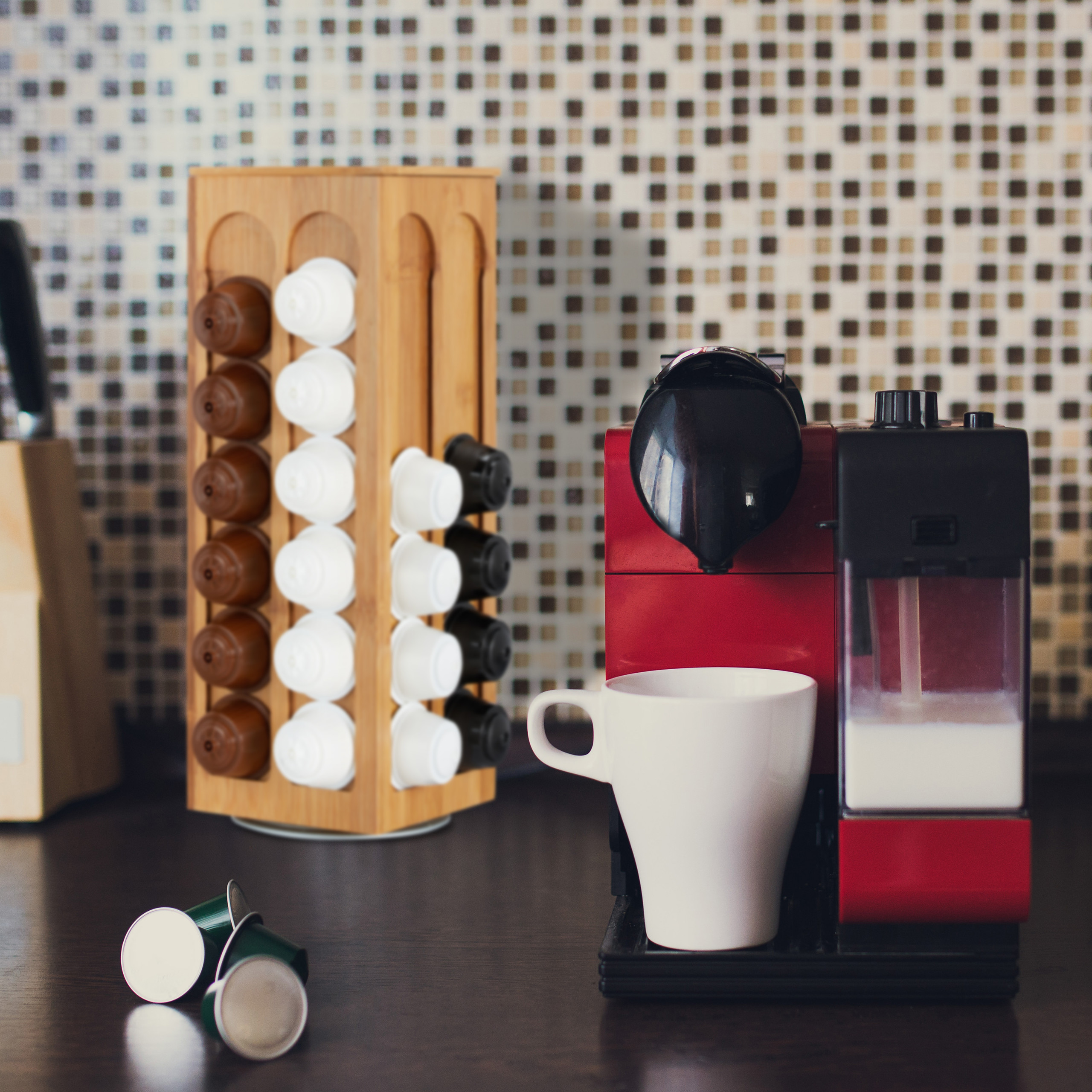 Comment Avoir Un Cafe Gratuit Au Distributeur Distributeur capsule Dolce Gusto, Rangement capsule en bambou, Porte